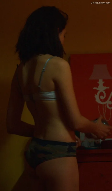 Margaret Qualley photo 9 of 1300