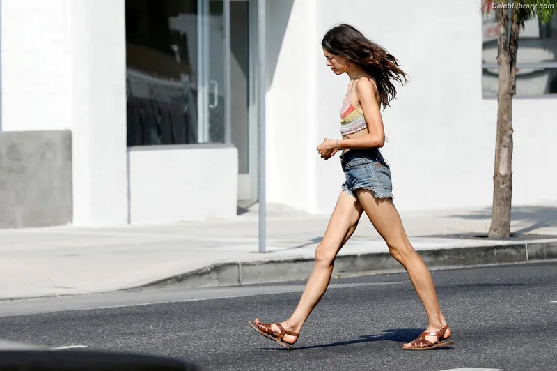 Margaret Qualley photo 2 of 1300
