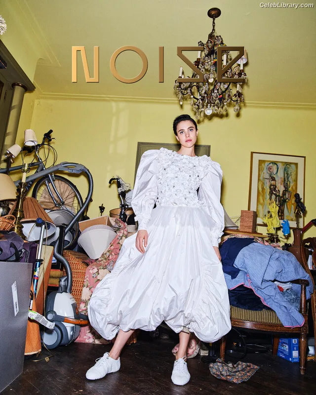Margaret Qualley photo 9 of 1300