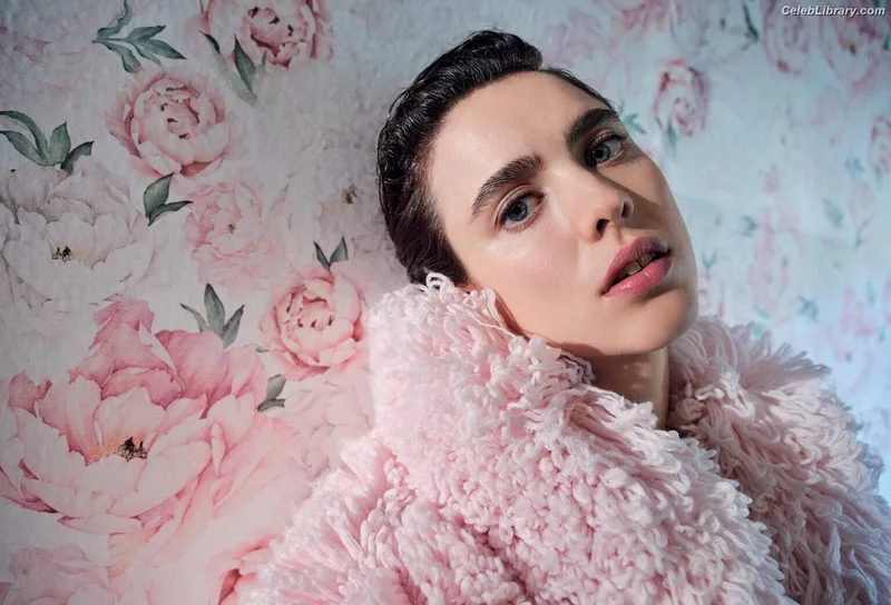 Margaret Qualley photo 13 of 1300