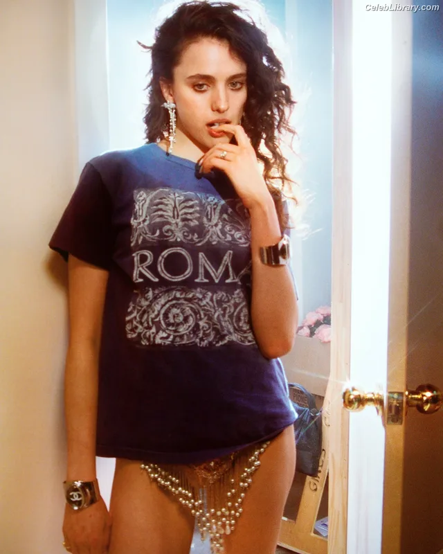 Margaret Qualley photo 23 of 1300