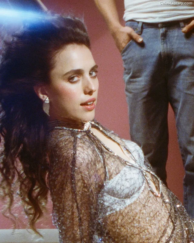 Margaret Qualley photo 3 of 1300