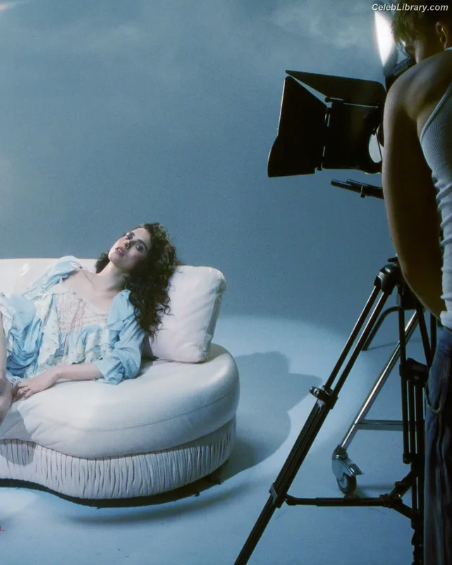 Margaret Qualley photo 5 of 1300