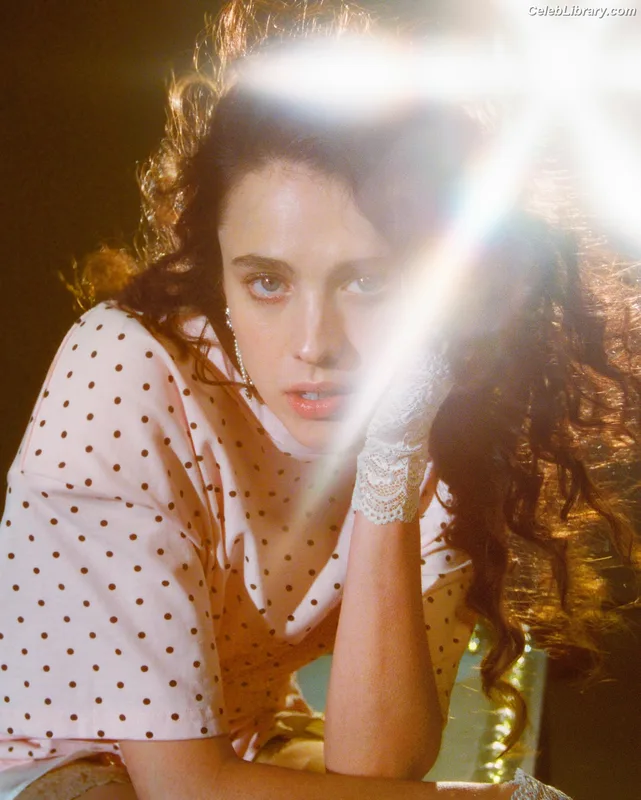 Margaret Qualley photo 7 of 1300