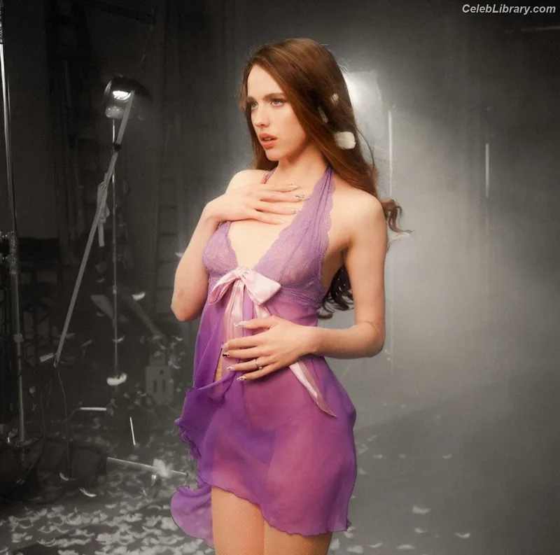 Margaret Qualley photo 19 of 1300