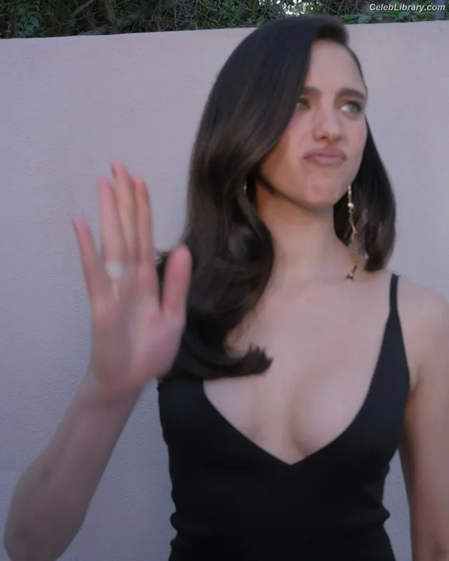 Margaret Qualley photo 8 of 1300