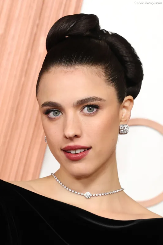 Margaret Qualley photo 1 of 1300