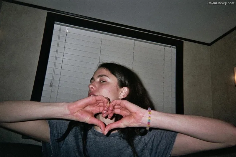 Margaret Qualley photo 14 of 1300
