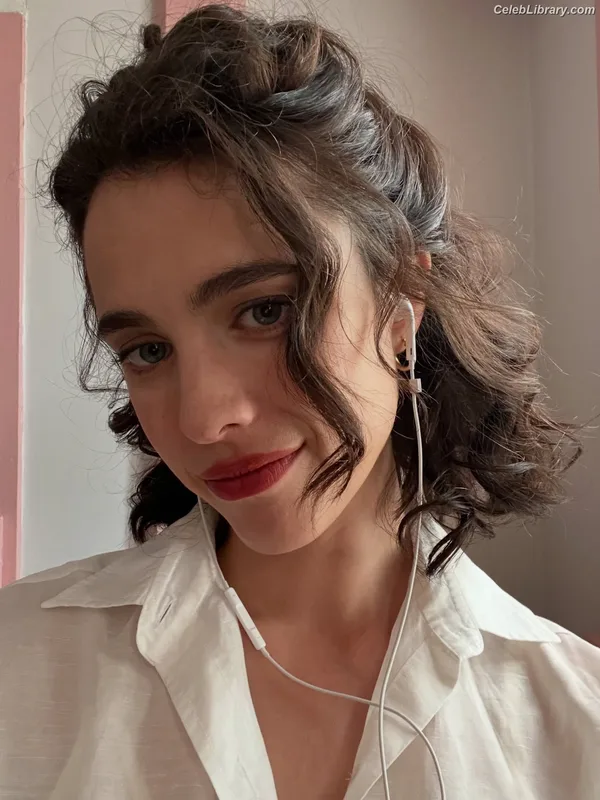 Margaret Qualley photo 5 of 1300