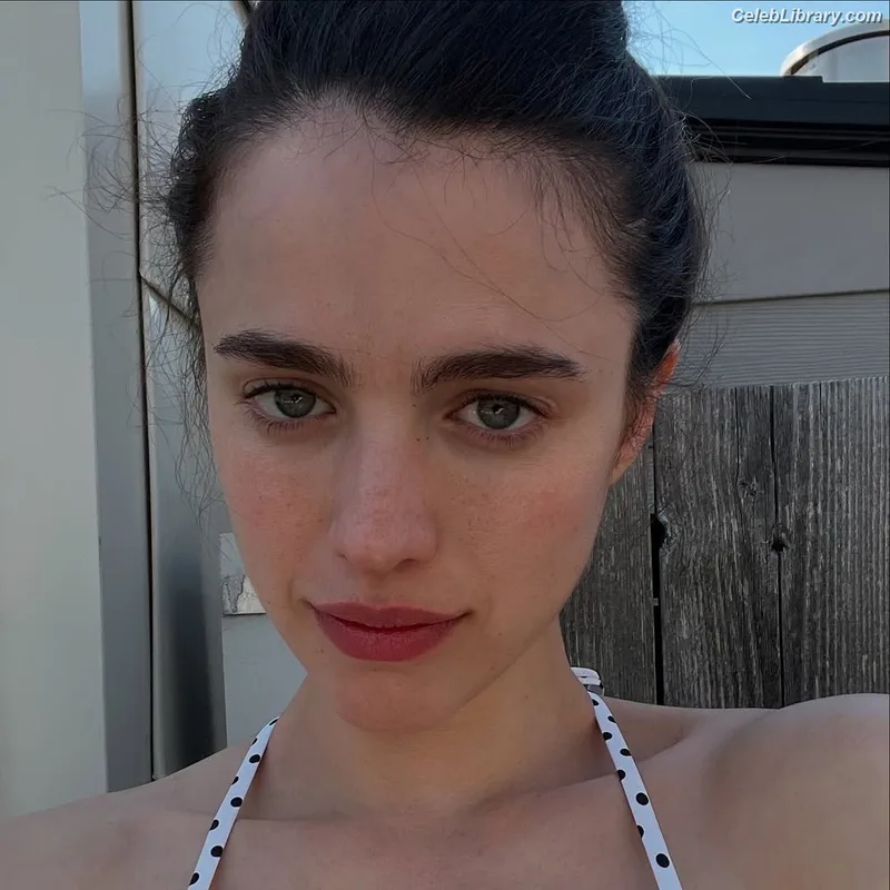 Margaret Qualley photo 6 of 1300