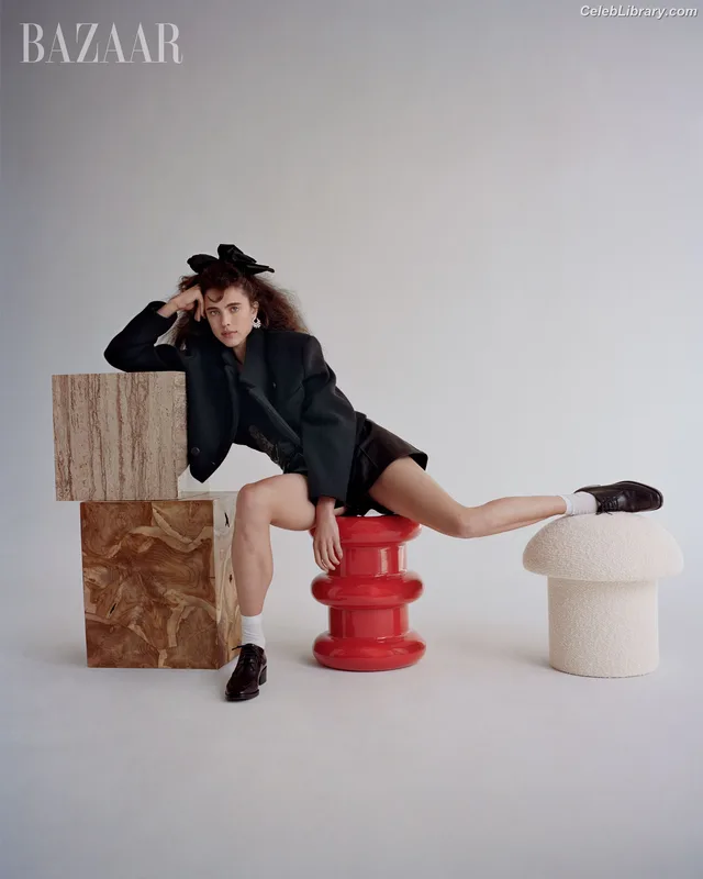 Margaret Qualley photo 9 of 1300