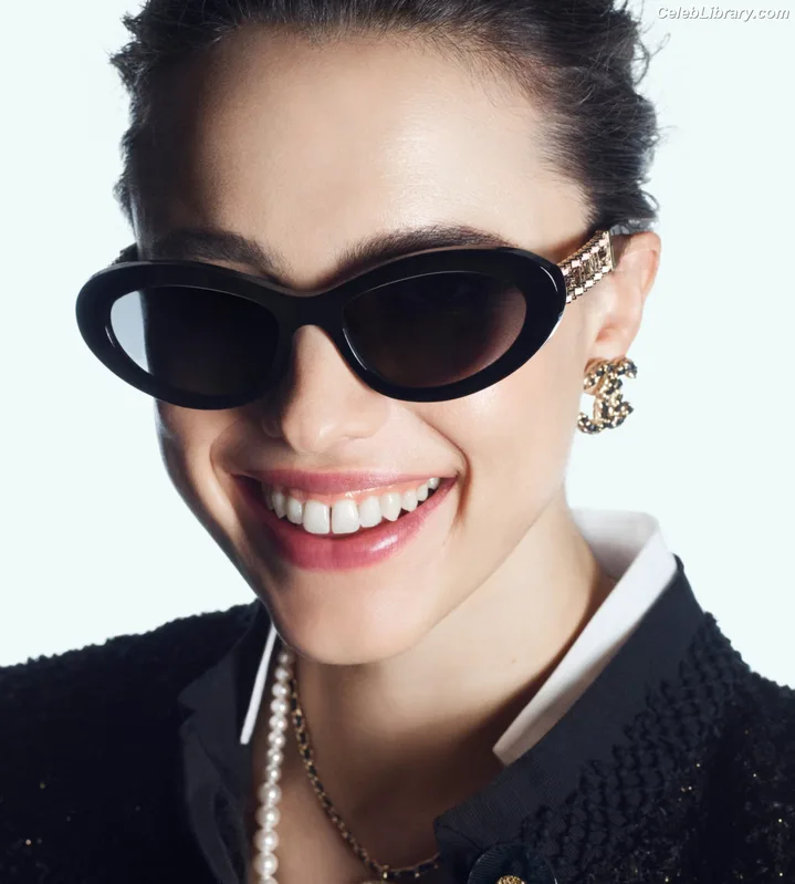 Margaret Qualley photo 17 of 1300
