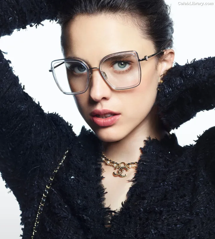 Margaret Qualley photo 18 of 1300