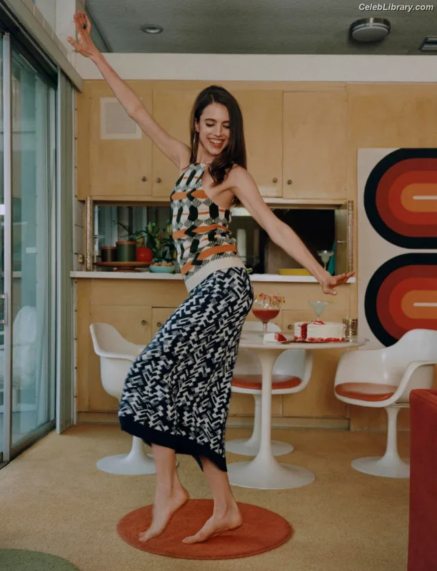 Margaret Qualley photo 19 of 1300