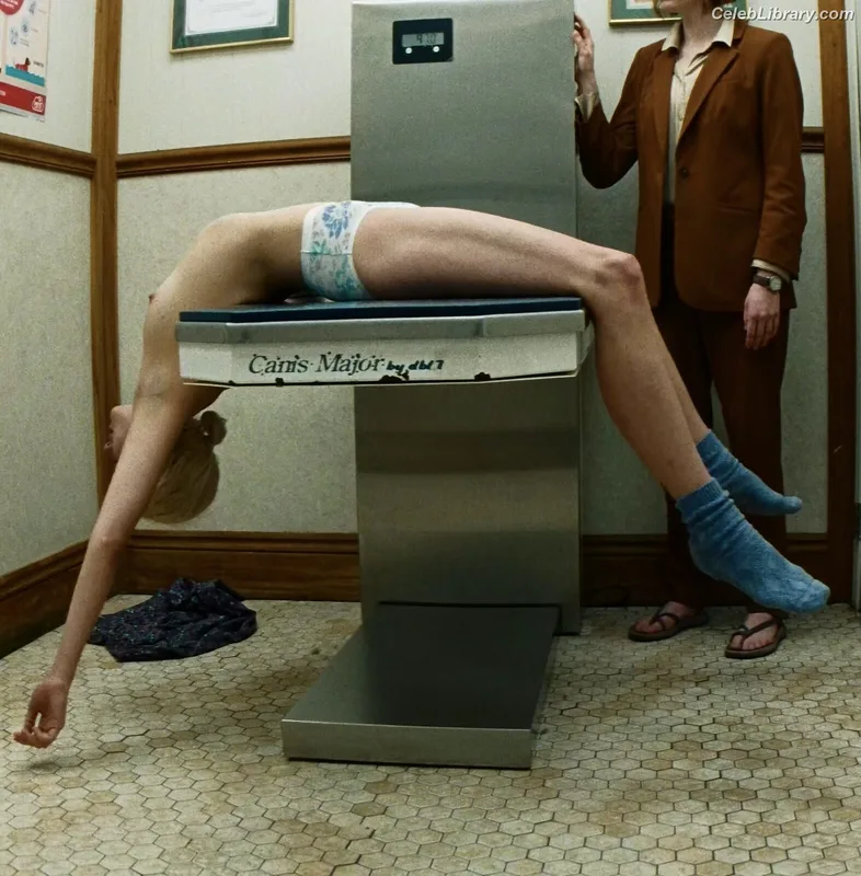 Margaret Qualley photo 8 of 1300