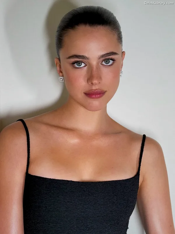 Margaret Qualley photo 22 of 1300