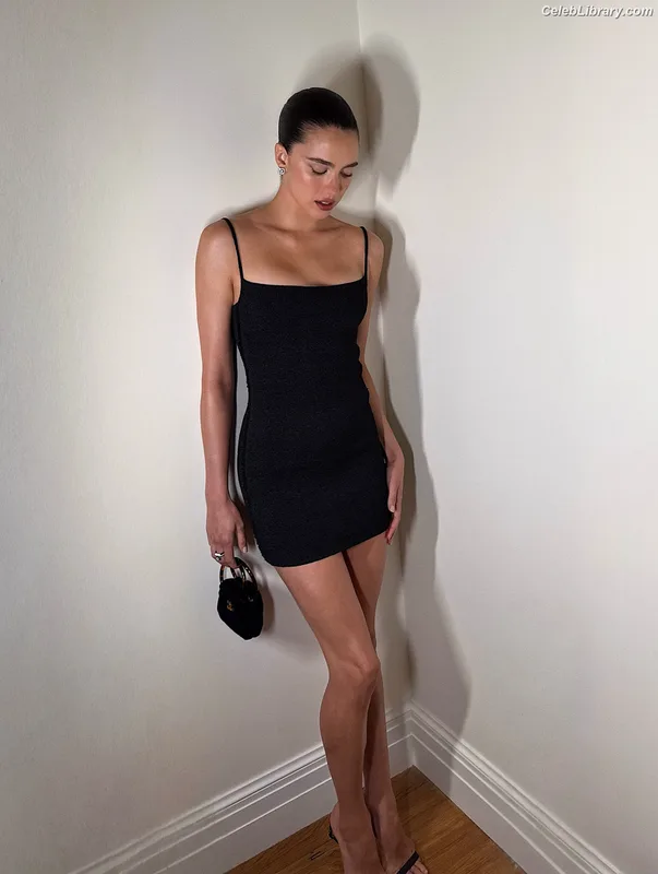 Margaret Qualley photo 23 of 1300