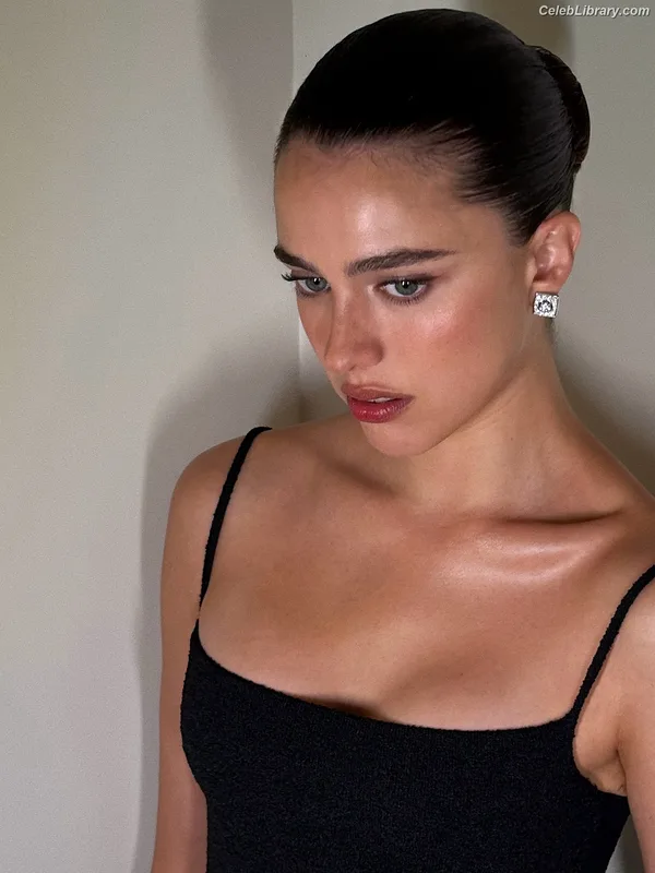 Margaret Qualley photo 24 of 1300