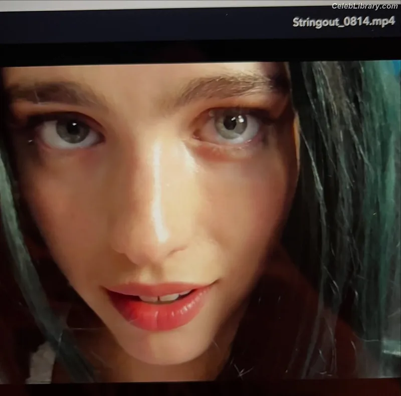 Margaret Qualley photo 4 of 1300