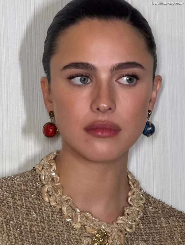 Margaret Qualley photo 12 of 1300