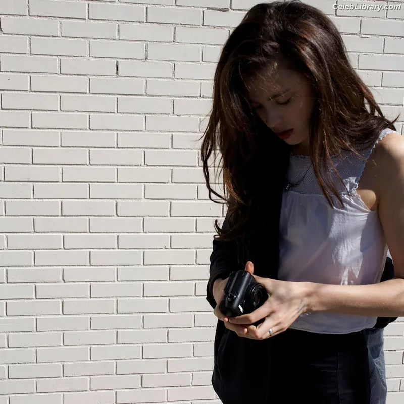 Margaret Qualley photo 21 of 1300