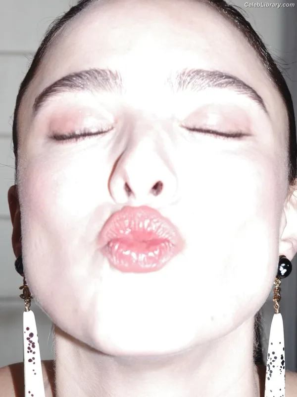 Margaret Qualley photo 23 of 1300