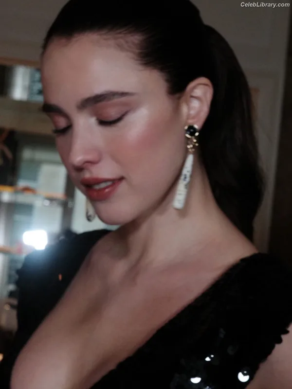 Margaret Qualley photo 3 of 1300
