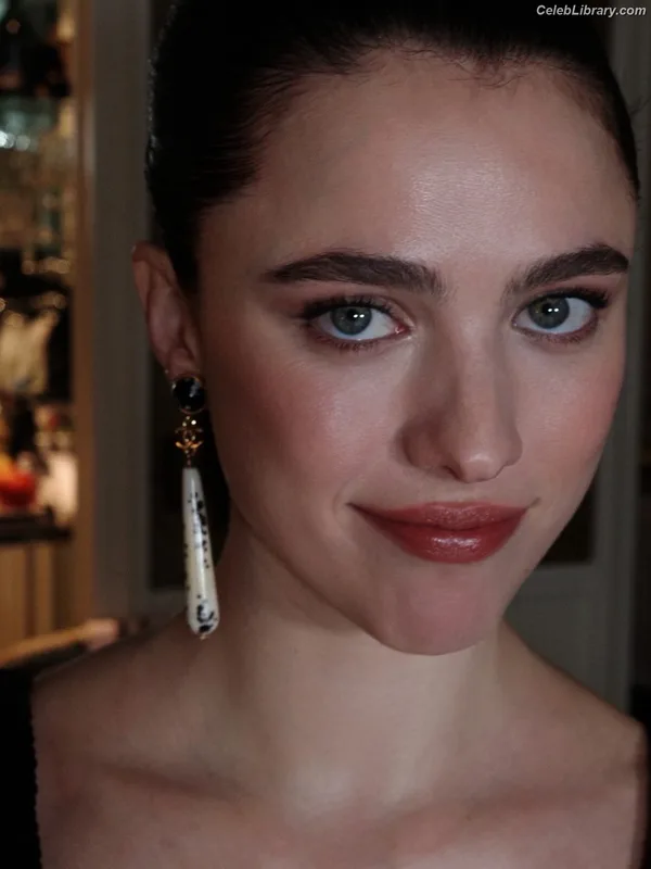 Margaret Qualley photo 4 of 1300