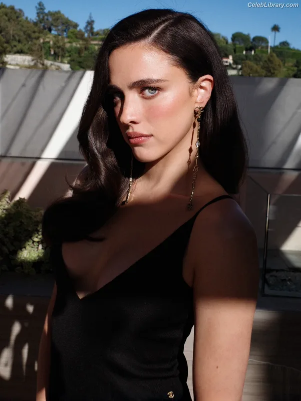 Margaret Qualley photo 6 of 1300