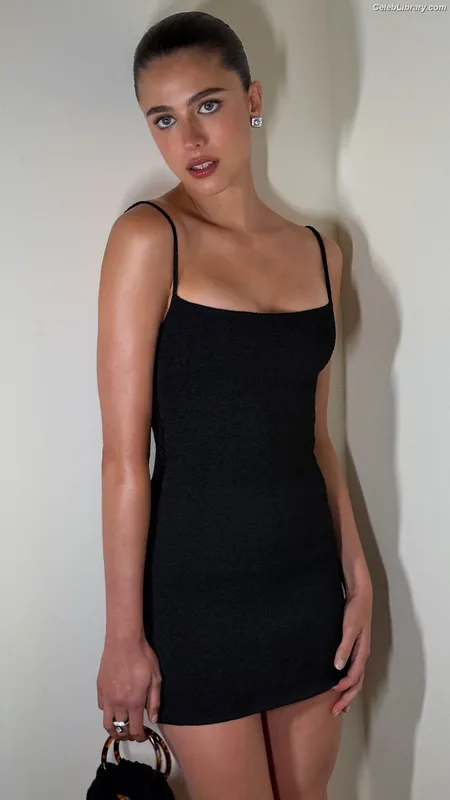 Margaret Qualley photo 10 of 1300