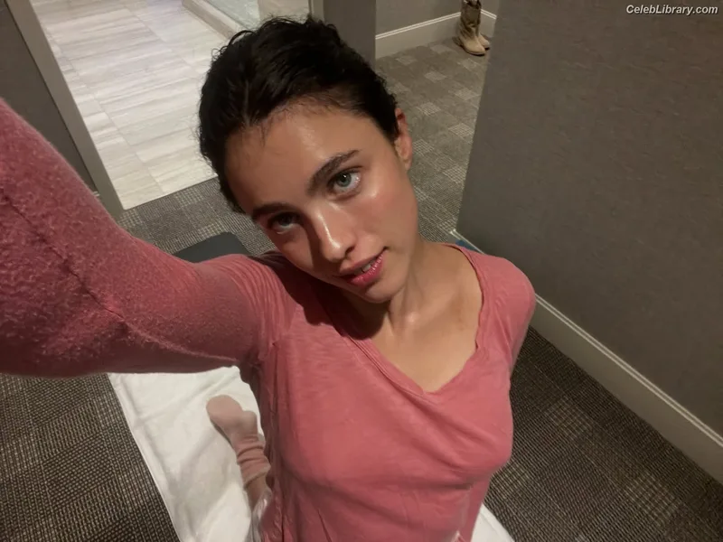 Margaret Qualley photo 12 of 1300
