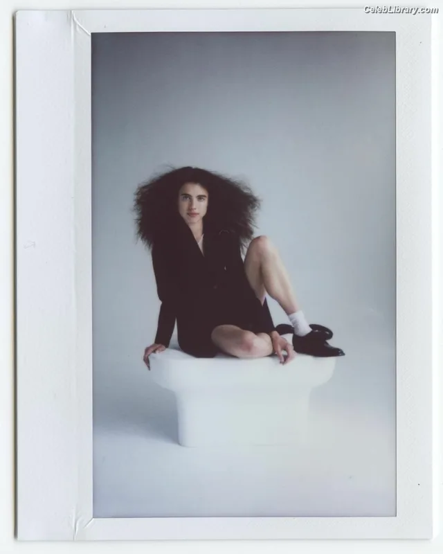 Margaret Qualley photo 16 of 1300