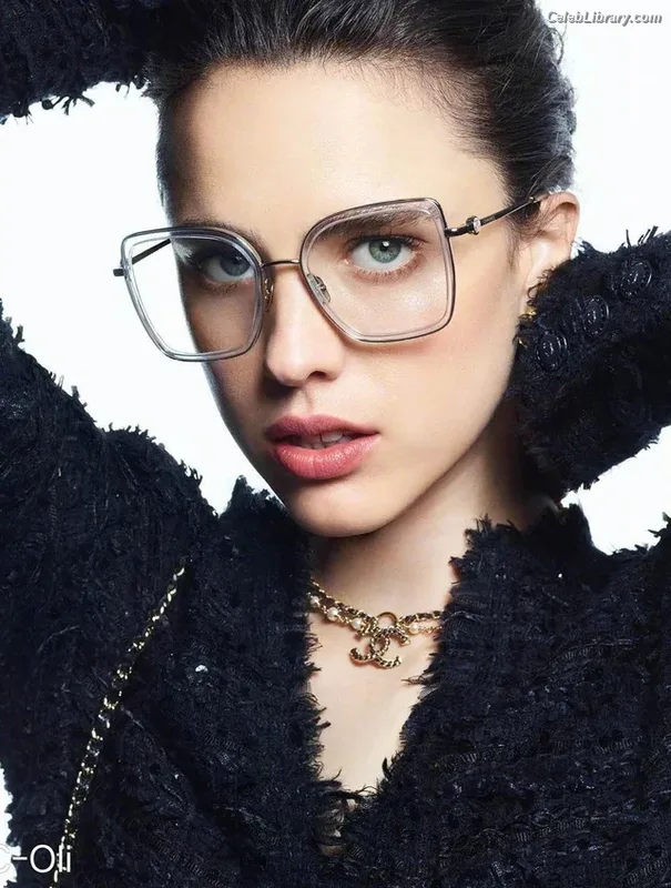 Margaret Qualley photo 2 of 1300