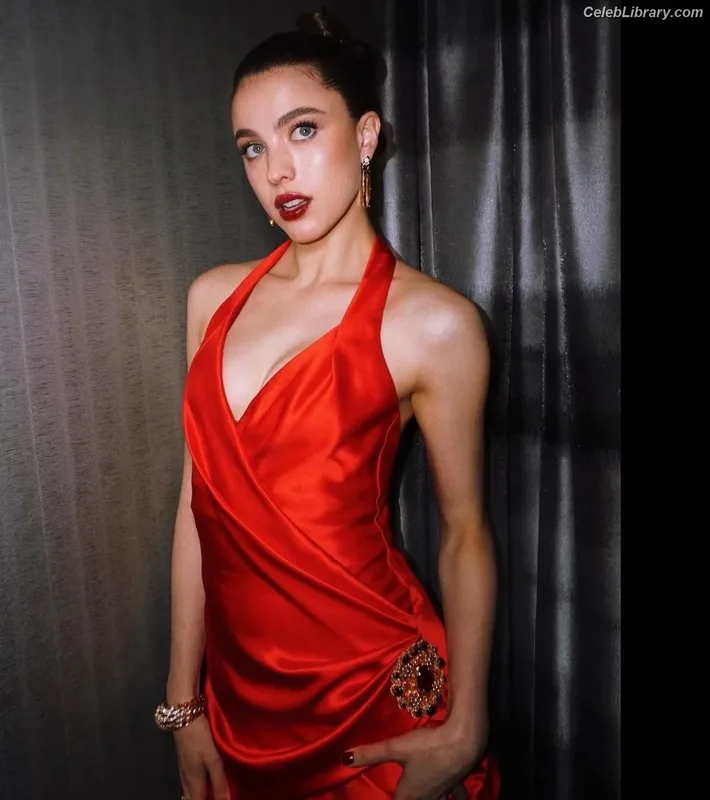 Margaret Qualley photo 7 of 1300