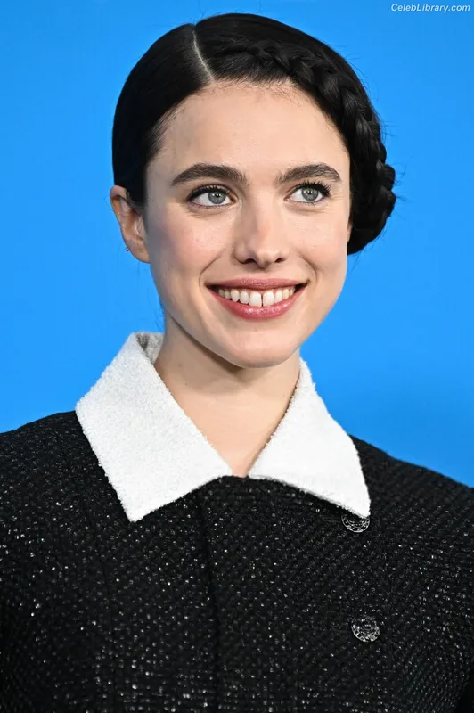 Margaret Qualley photo 8 of 1300
