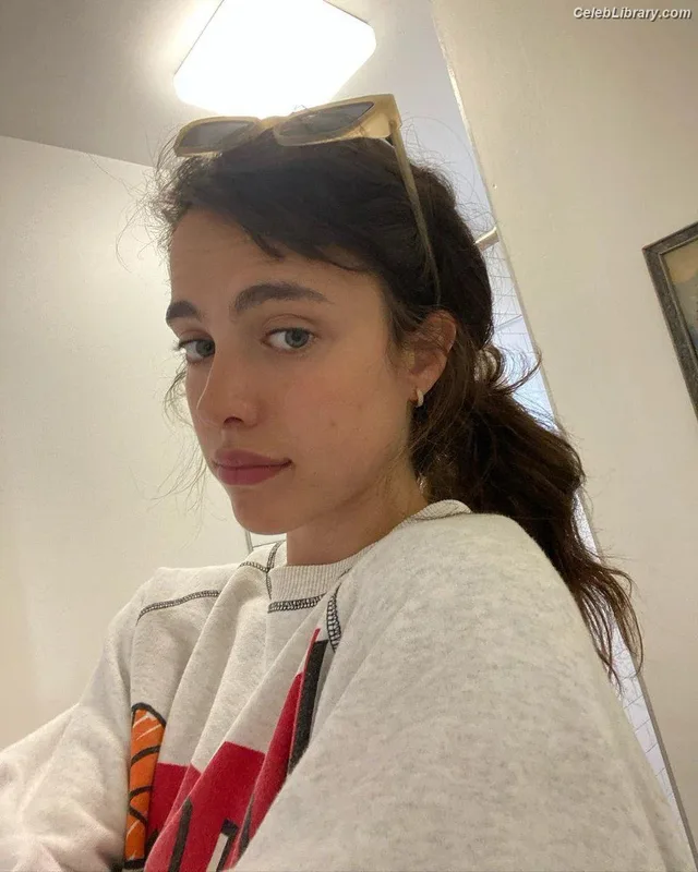 Margaret Qualley photo 10 of 1300