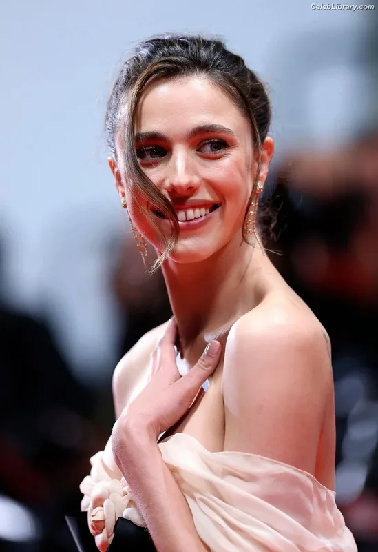Margaret Qualley photo 12 of 1300