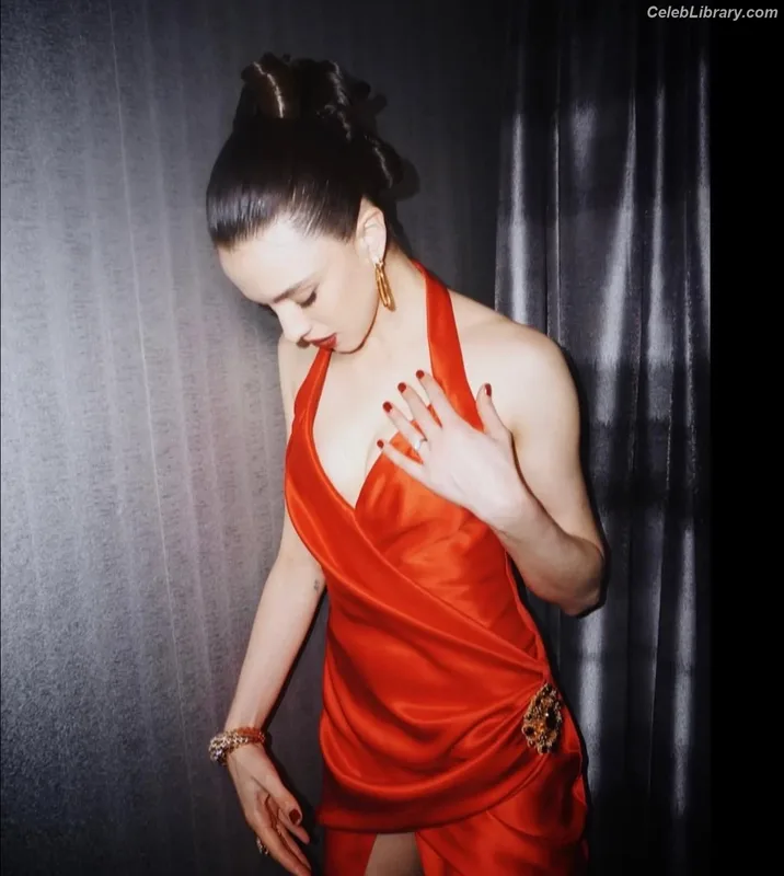 Margaret Qualley photo 19 of 1300