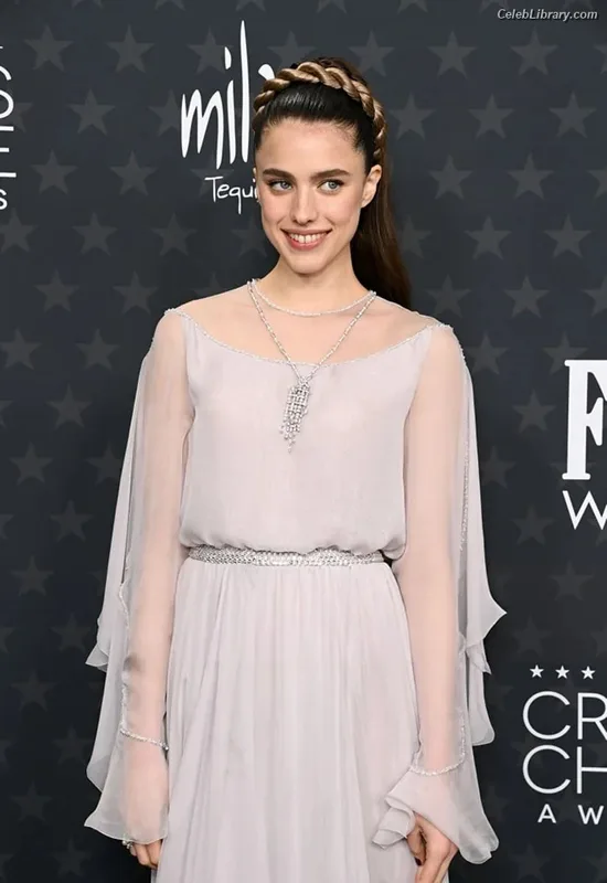 Margaret Qualley photo 1 of 1300