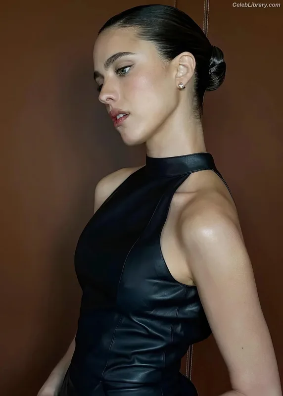 Margaret Qualley photo 9 of 1300