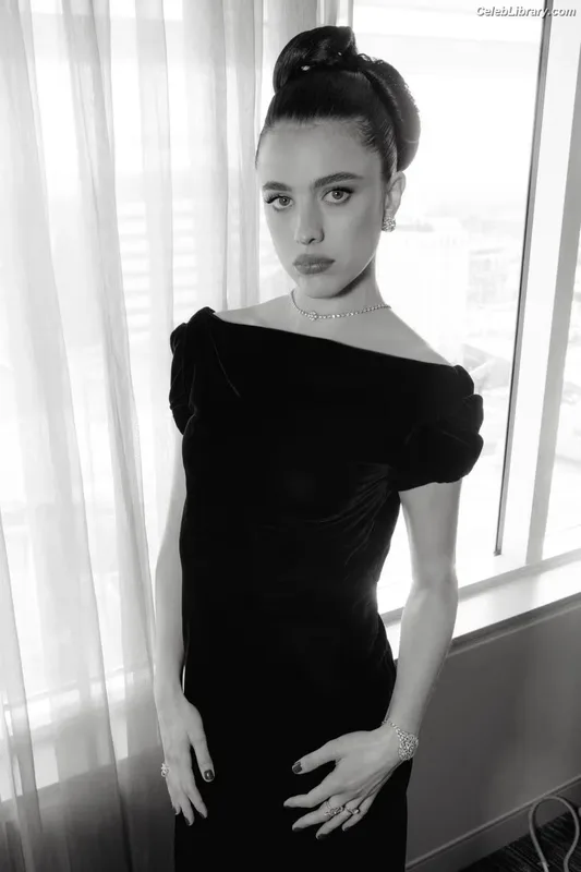 Margaret Qualley photo 10 of 1300
