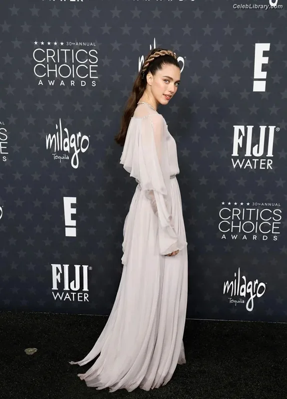 Margaret Qualley photo 15 of 1300
