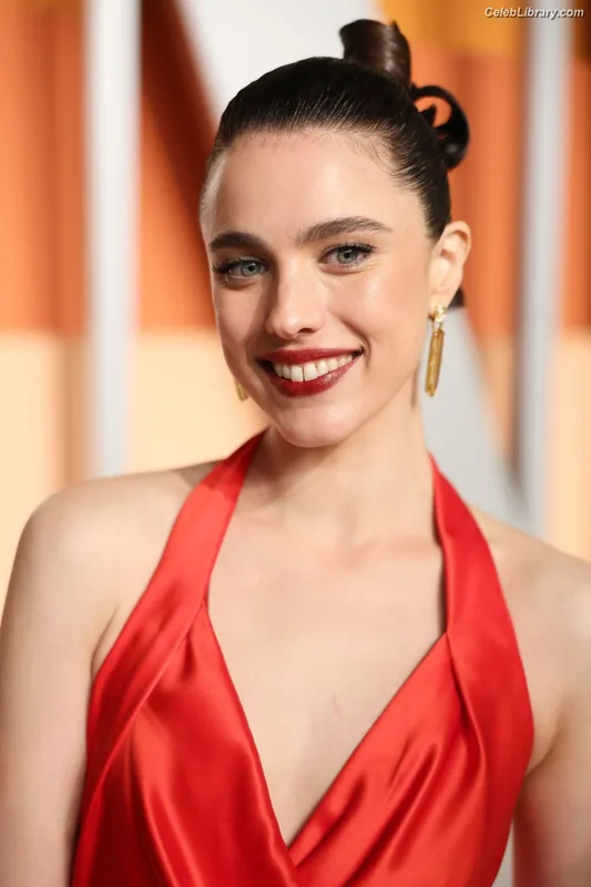 Margaret Qualley photo 19 of 1300