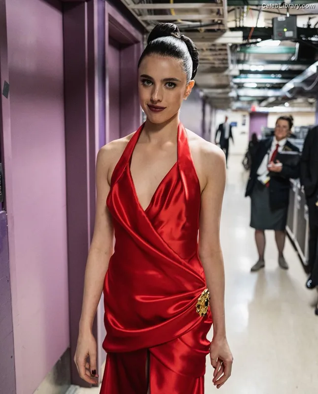 Margaret Qualley photo 1 of 1300