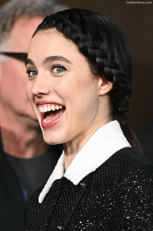 Margaret Qualley photo 4 of 1300