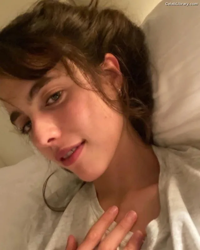 Margaret Qualley photo 6 of 1300