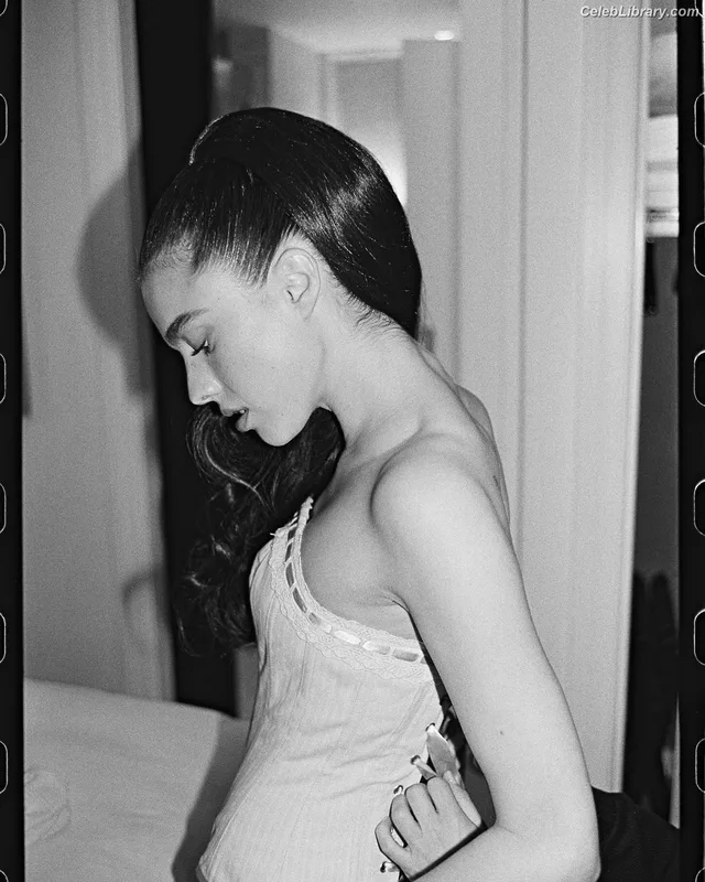 Margaret Qualley photo 11 of 1300