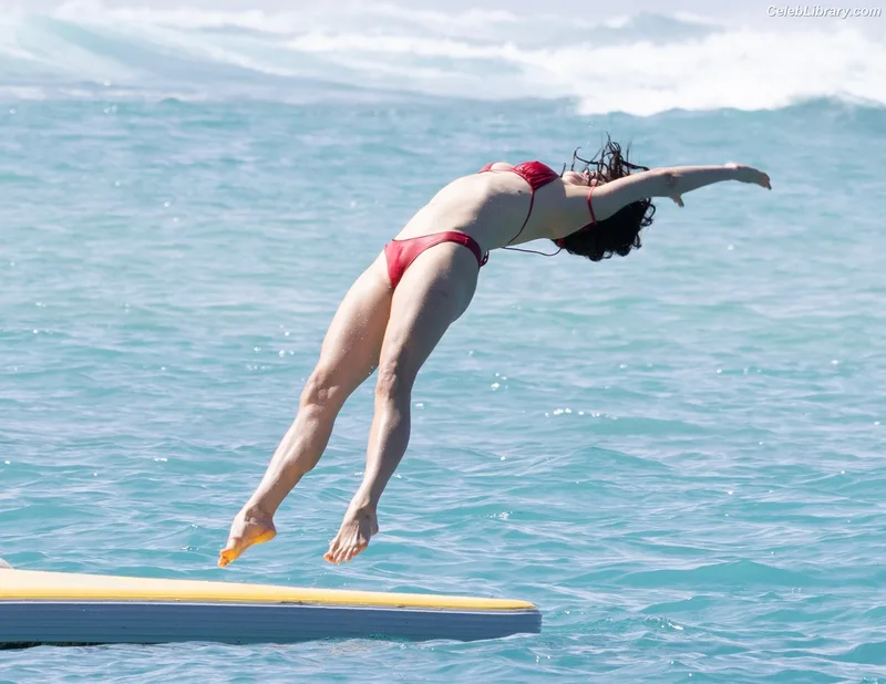 Margaret Qualley photo 1 of 1300
