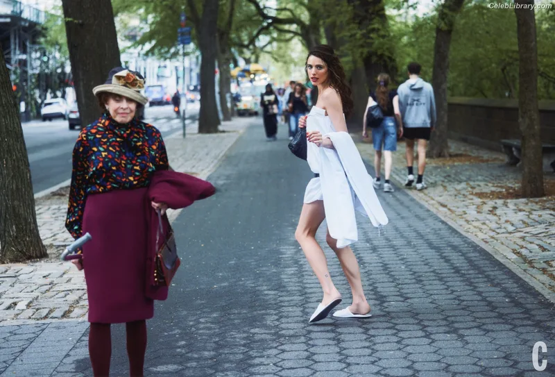 Margaret Qualley photo 8 of 1300