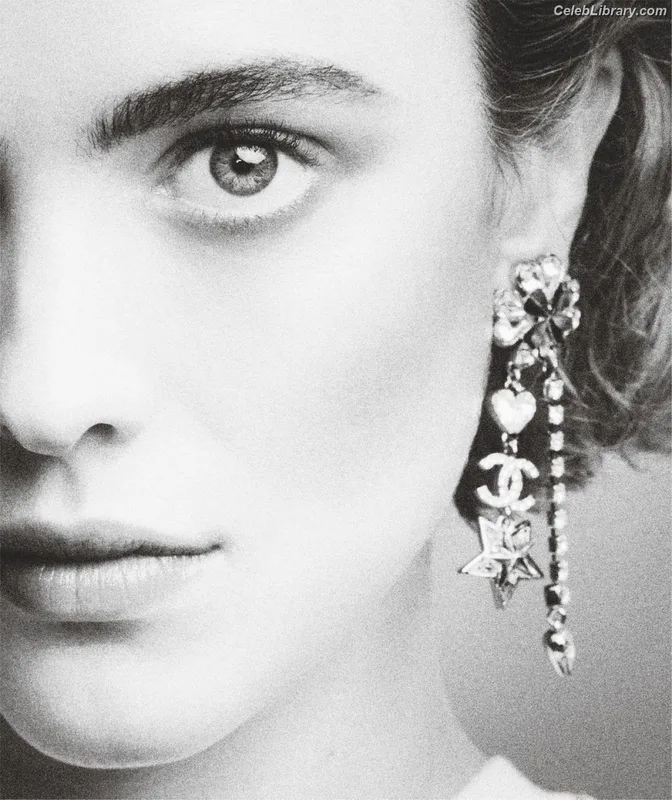 Margaret Qualley photo 19 of 1300
